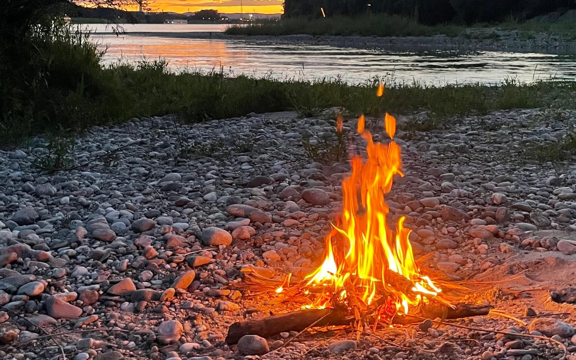 Lagerfeuer in der Natur
